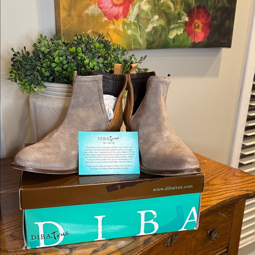 Diba True Dust/COGN Suede Chelsea Ankle Boots - Size 9